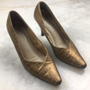 Life Stride Gold Alligator Textured Gold Heels
